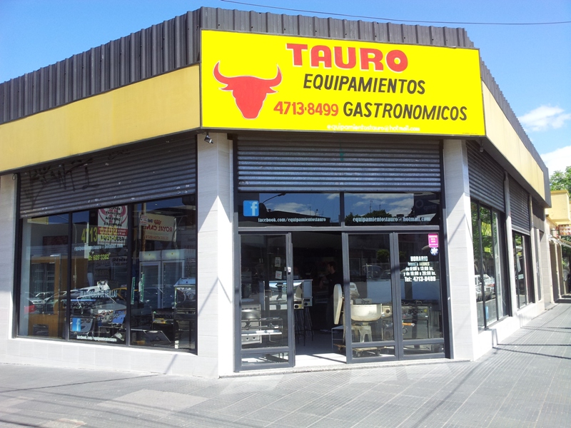 Frente del local de Equipamientos Tauro en San Mart&iacute;n, Buenos Aires
